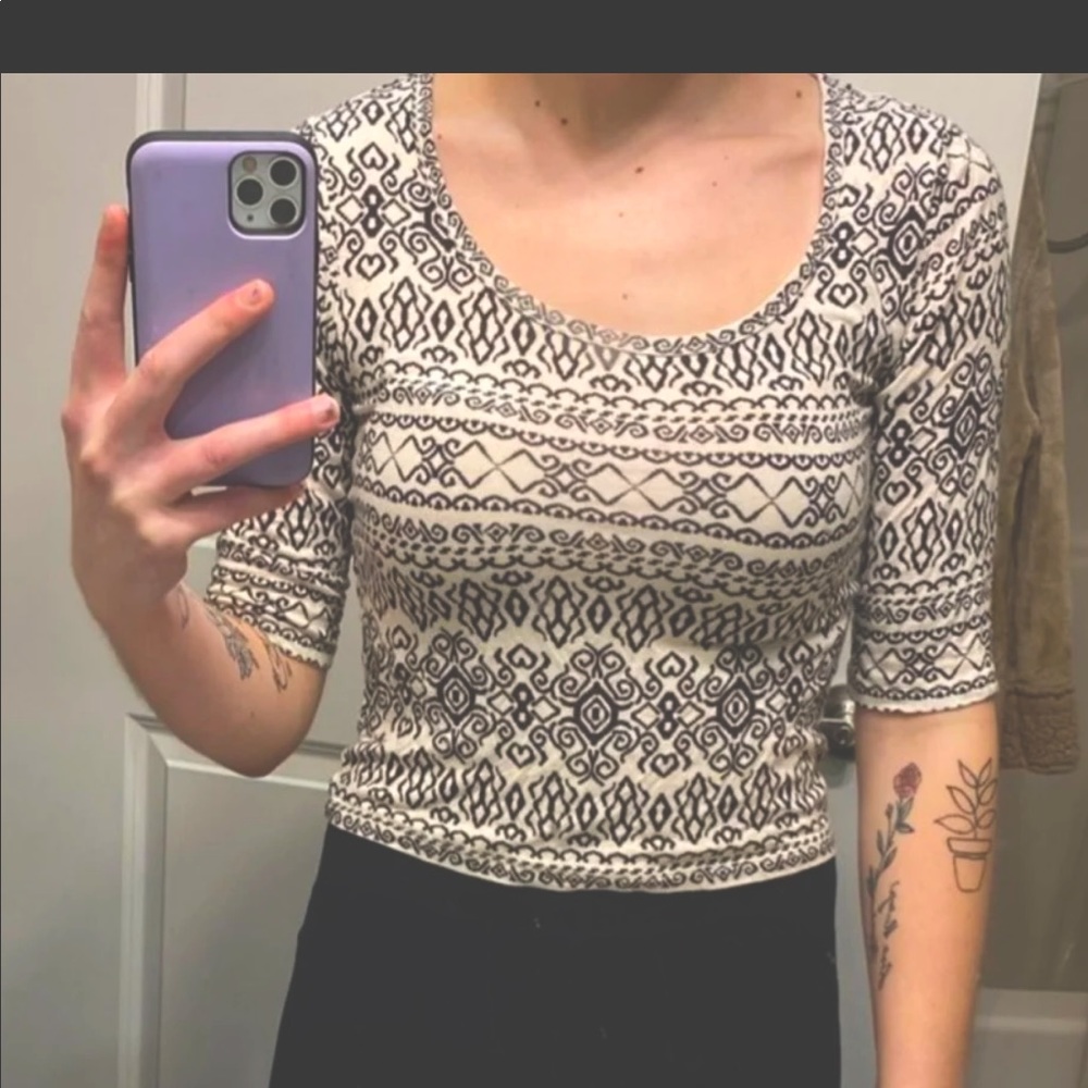 Patterned Fitted Comfy Tee